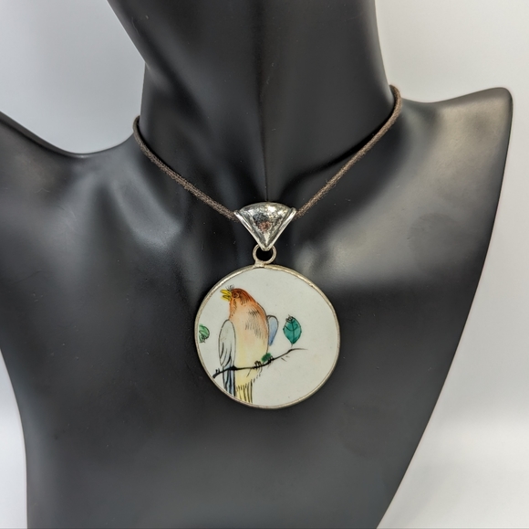 Vintage/Antique Broken China Repurpose With sterling Hand painted Bird Pendant - Picture 3 of 10